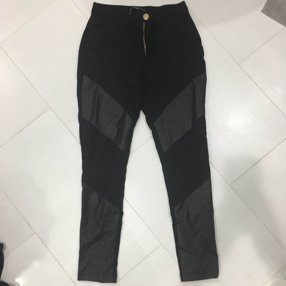 Black leggings pants